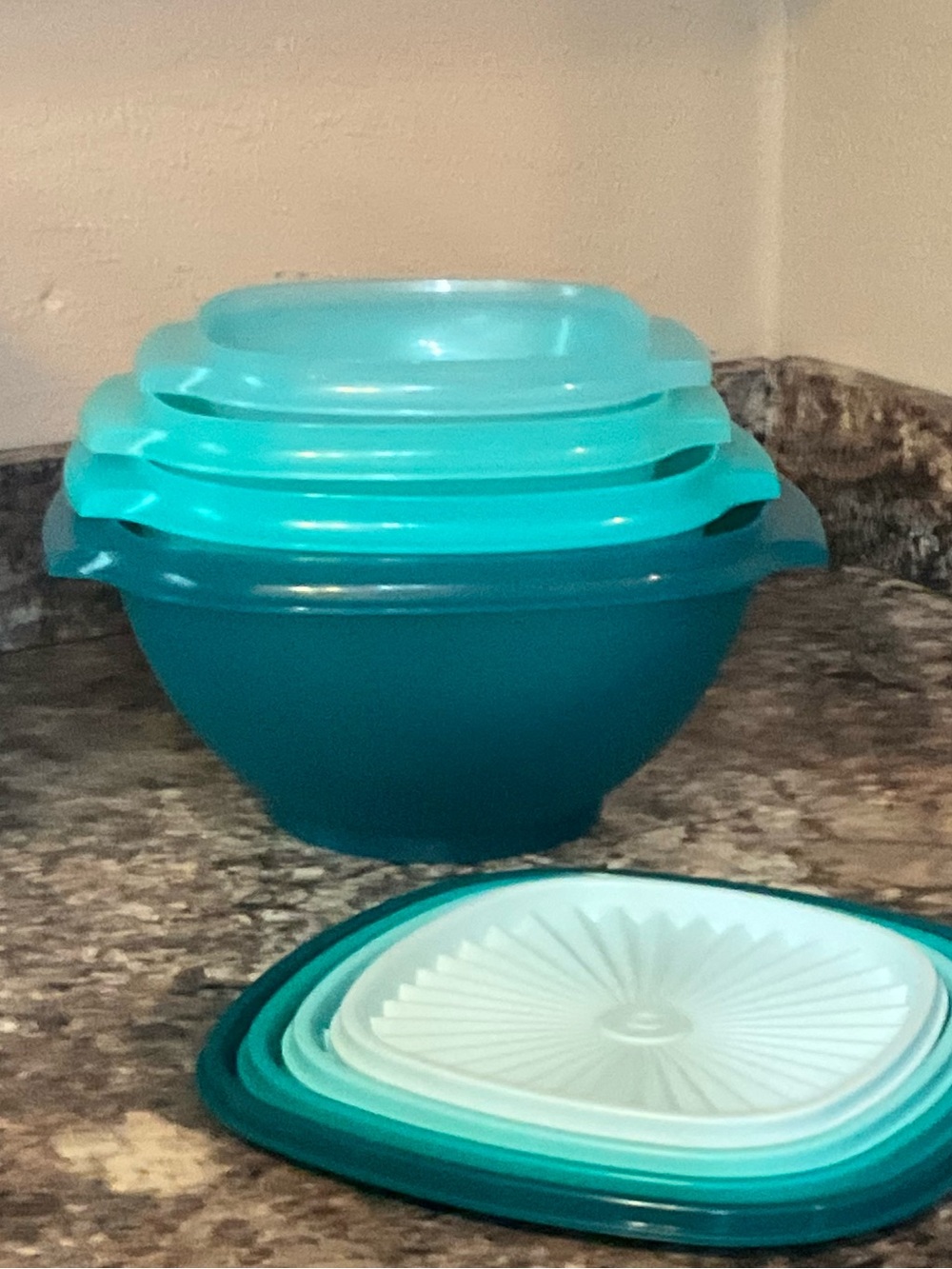 Tupperware Teal and Aqua Nesting Mixing Bowls Set